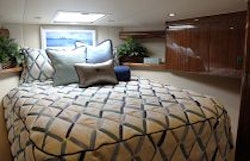 Viking Yachts 48 Sport Tower Master Stateroom