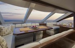 Viking Yacht 75 MY Galley Dinette