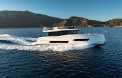 starboard profile while boat is cruising