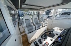 three helm seats in pilothouse