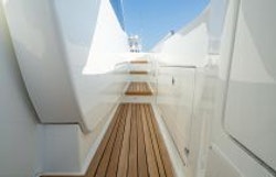 wide side walkway on valhalla v55sy