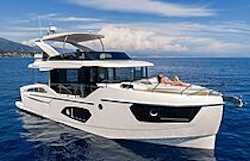 starboard profile of navetta 50 with woman on bow
