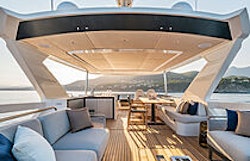 flybridge deck of used absolute navetta 62