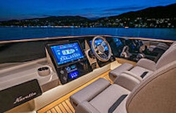 flybridge helm station of used absolute navetta 62