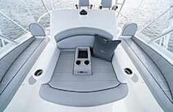  flybridge seating forward of helm