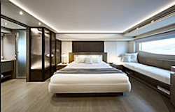 large-berth-in-master-cabin-on-prestige-m7