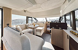 looking into salon of prestige f4-3