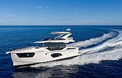 Cruising at more than 20 knots on the Navetta 50