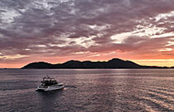 prestige-m7-cruising-at-sunset