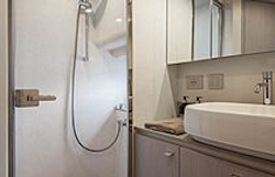 guest shower and sink - navetta 50