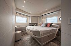 spacious cabin with bed and windows - navetta 50
