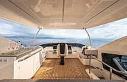 flybridge deck on absolute navetta 50