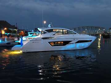 Cruisers Yachts 46 Cantius