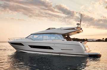 Prestige Yachts 690S